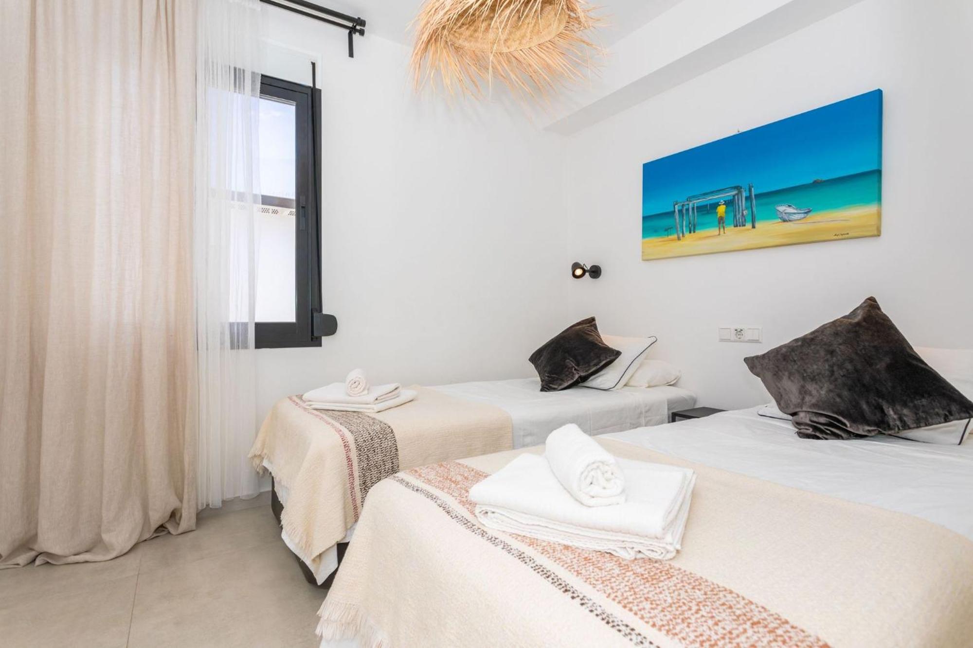 La Cala Beach Home - Beachfront Few Steps Away From Sandy Beach Ла-Кала-де-Михас Экстерьер фото