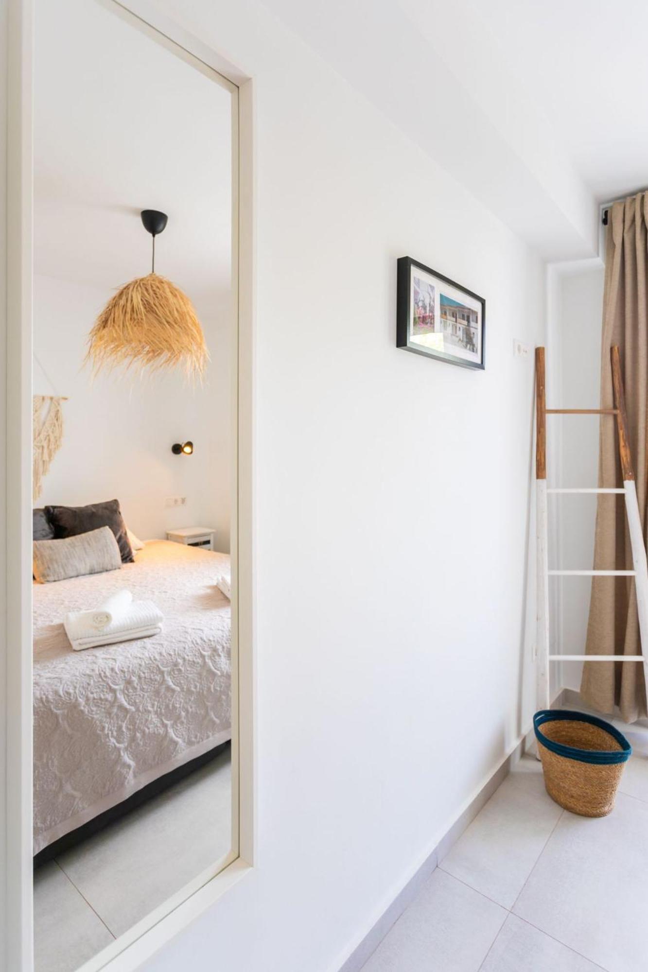 La Cala Beach Home - Beachfront Few Steps Away From Sandy Beach Ла-Кала-де-Михас Экстерьер фото